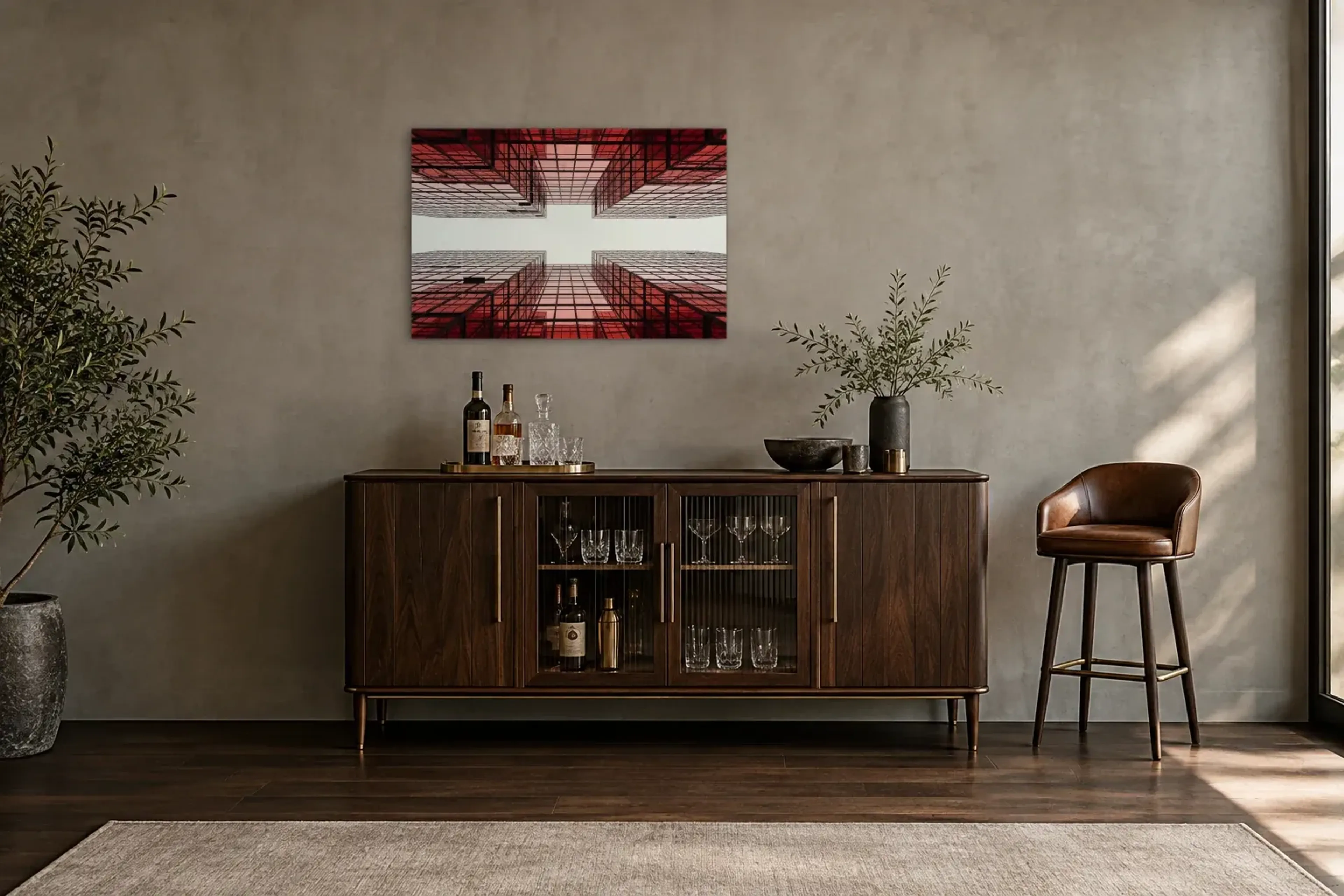 Rote Glasfassaden als Wandbild über einem 150-cm-Barschrank