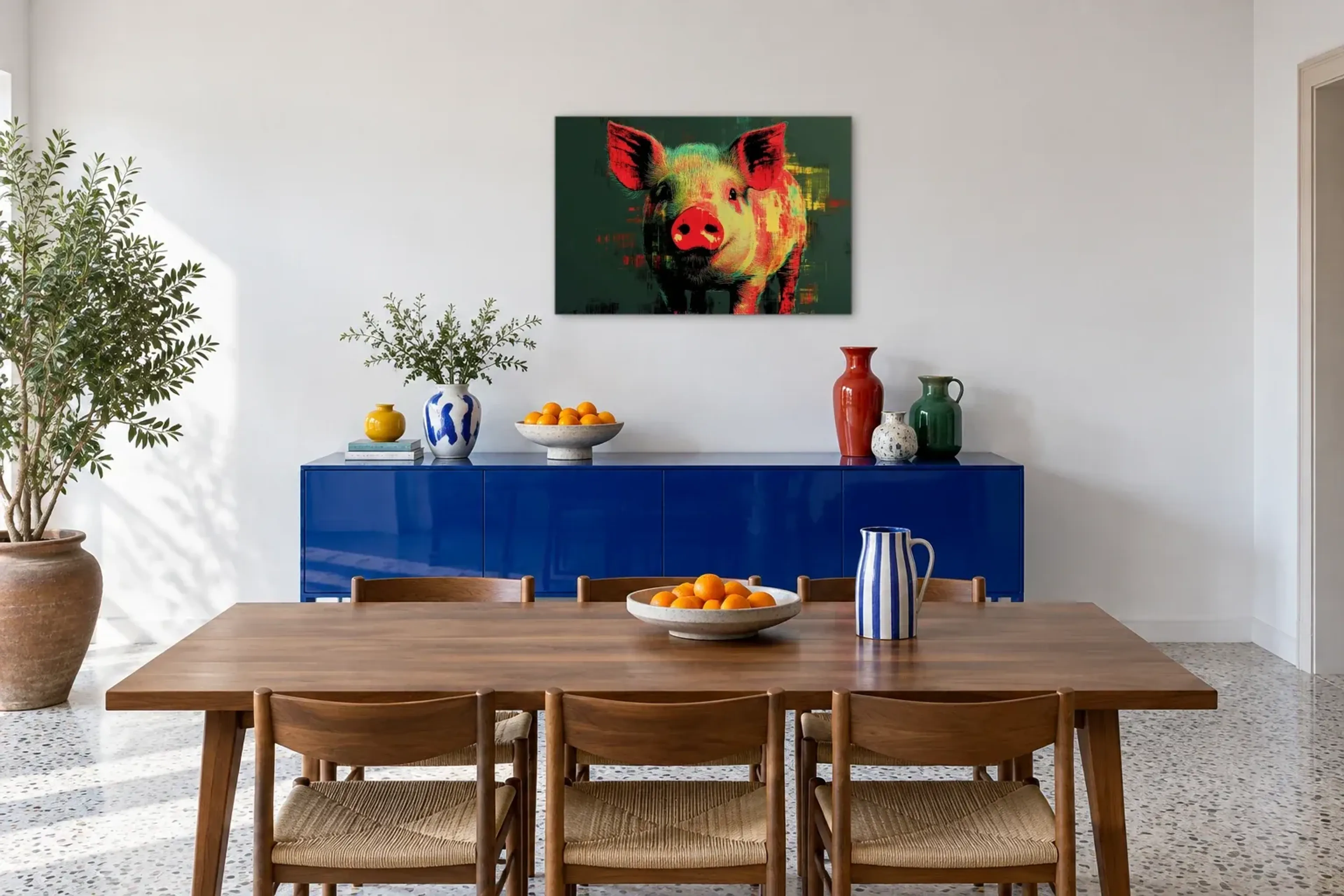 Schwein auf Dunkelgrün als Wandbild über einem 180-cm-Sideboard