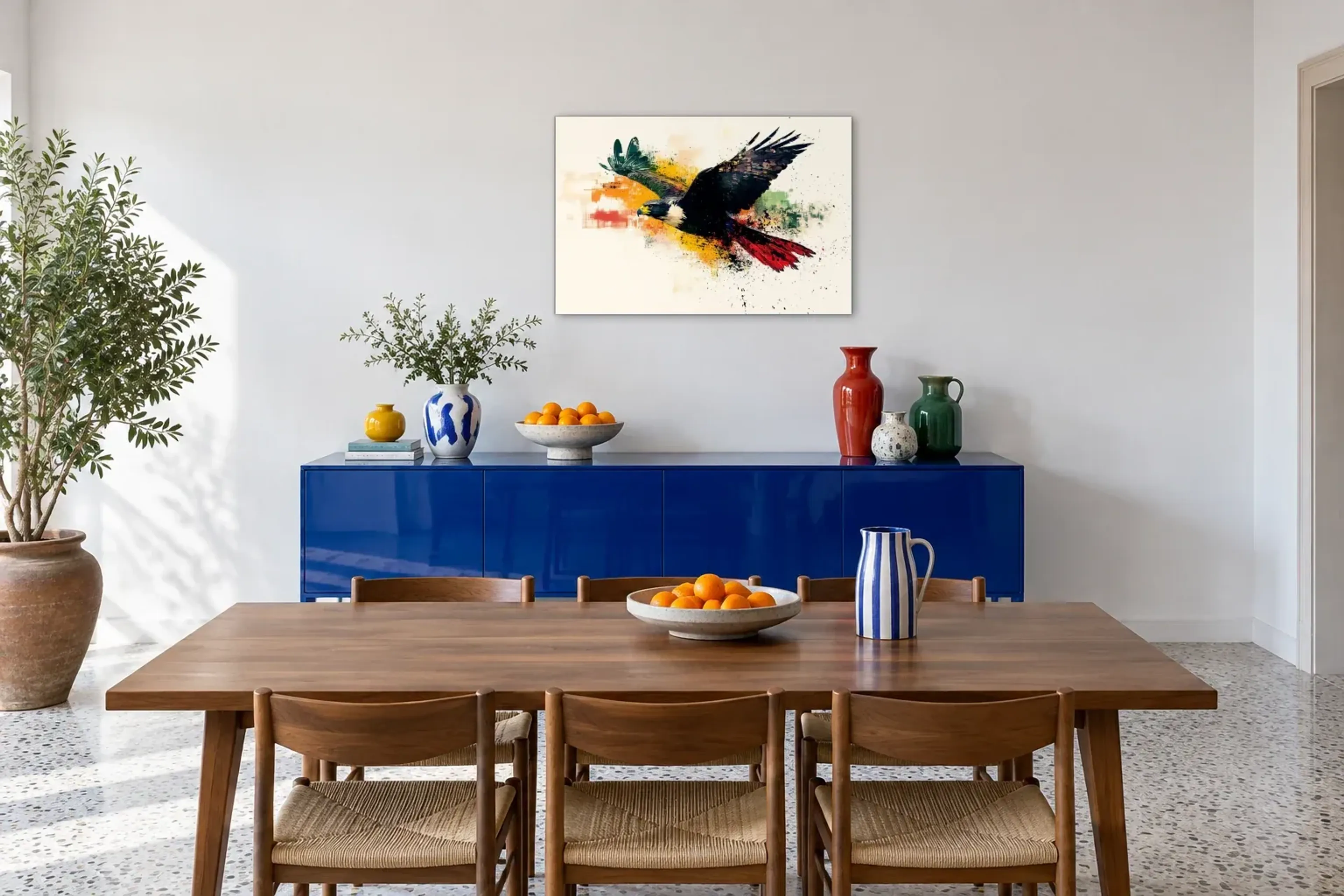 Falke im Flug als Wandbild über einem 180-cm-Sideboard