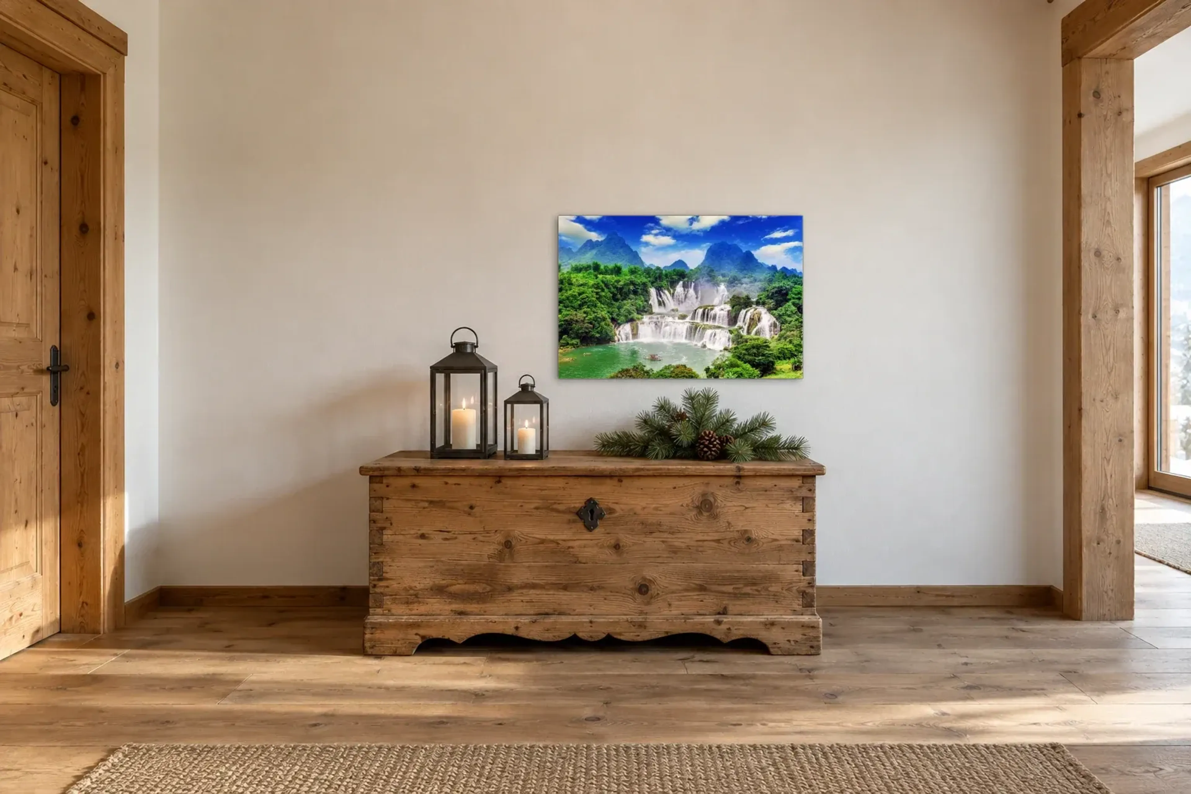 Kaskaden zwischen grünen Bergen als Wandbild über einer 140-cm-Truhe