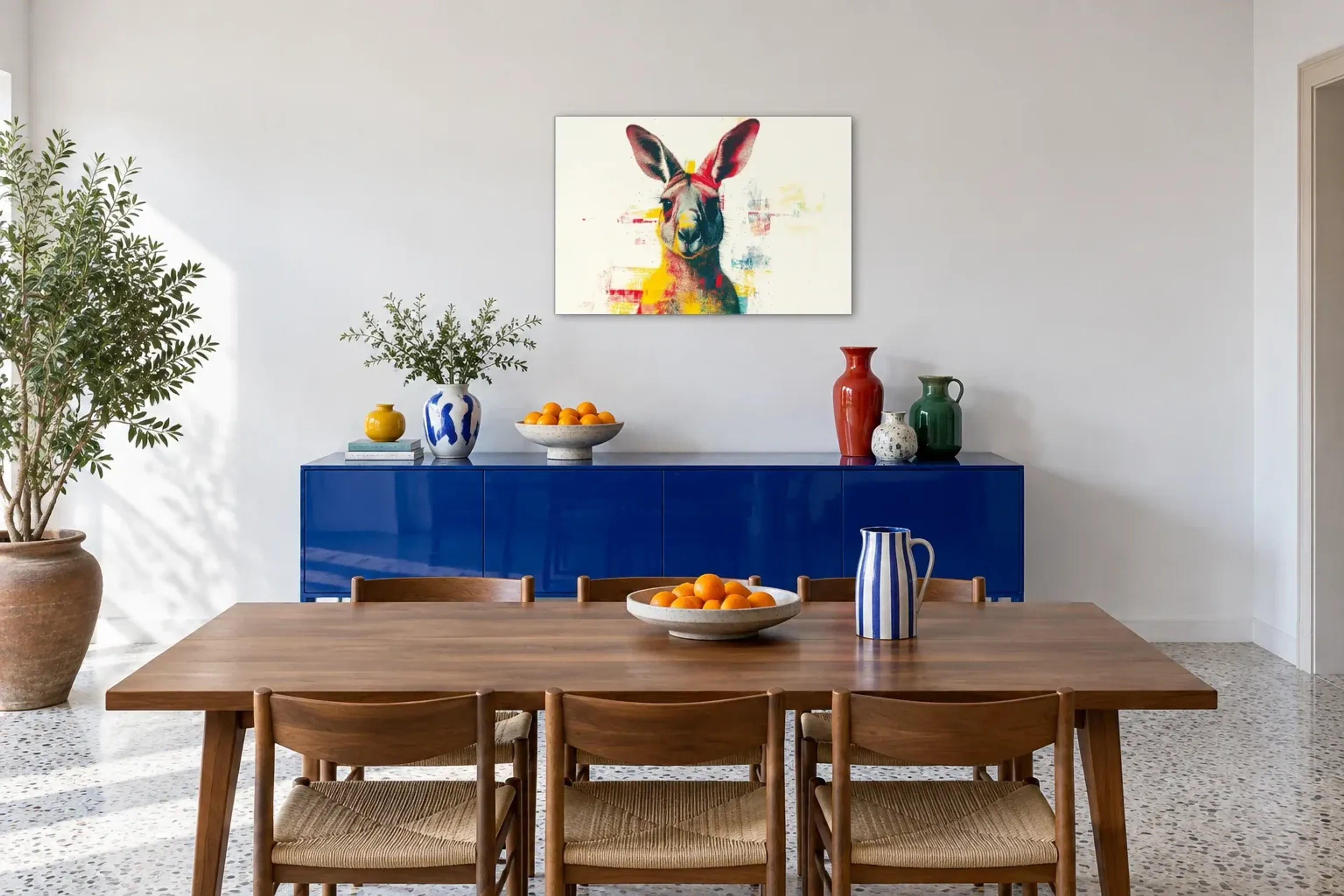 Känguru auf Cremeweiß als Wandbild über einem 180-cm-Sideboard