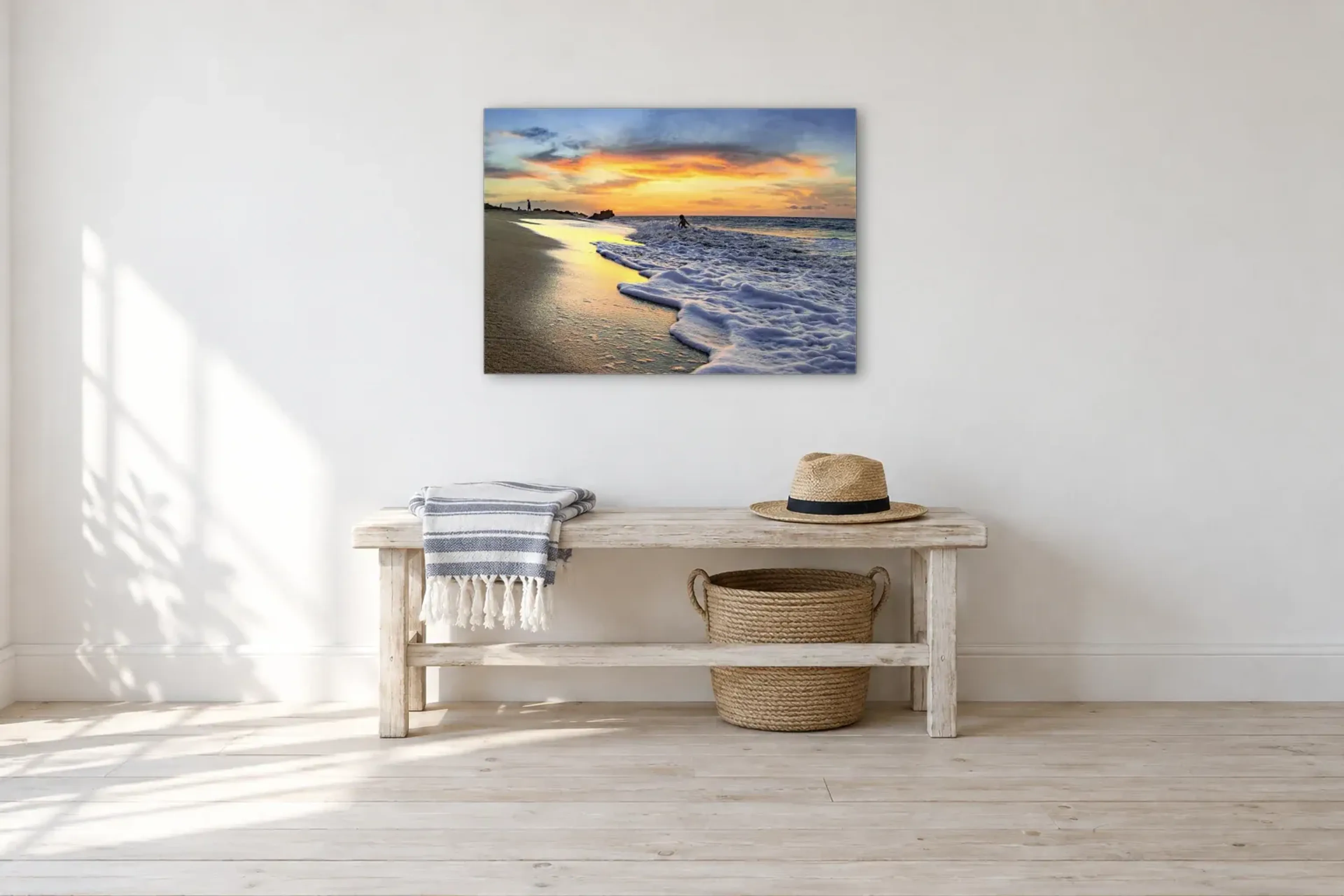 Wellen im Abendlicht als Wandbild über einer 100-cm-Bank
