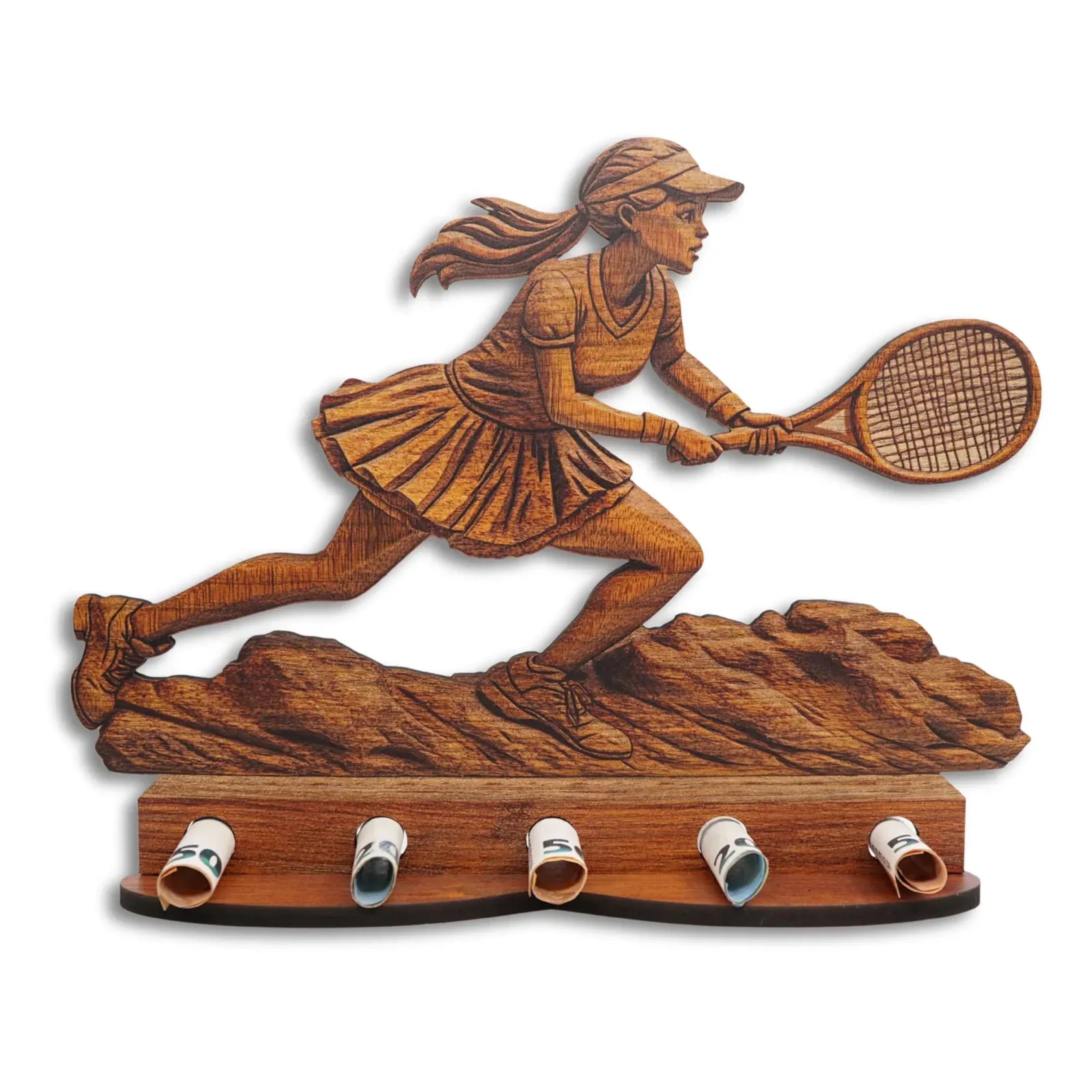 Tennisspielerin mit Kappe und Pferdeschwanz im Ausfallschritt, im Beispiel mit fünf Geldscheinen im Sockel.