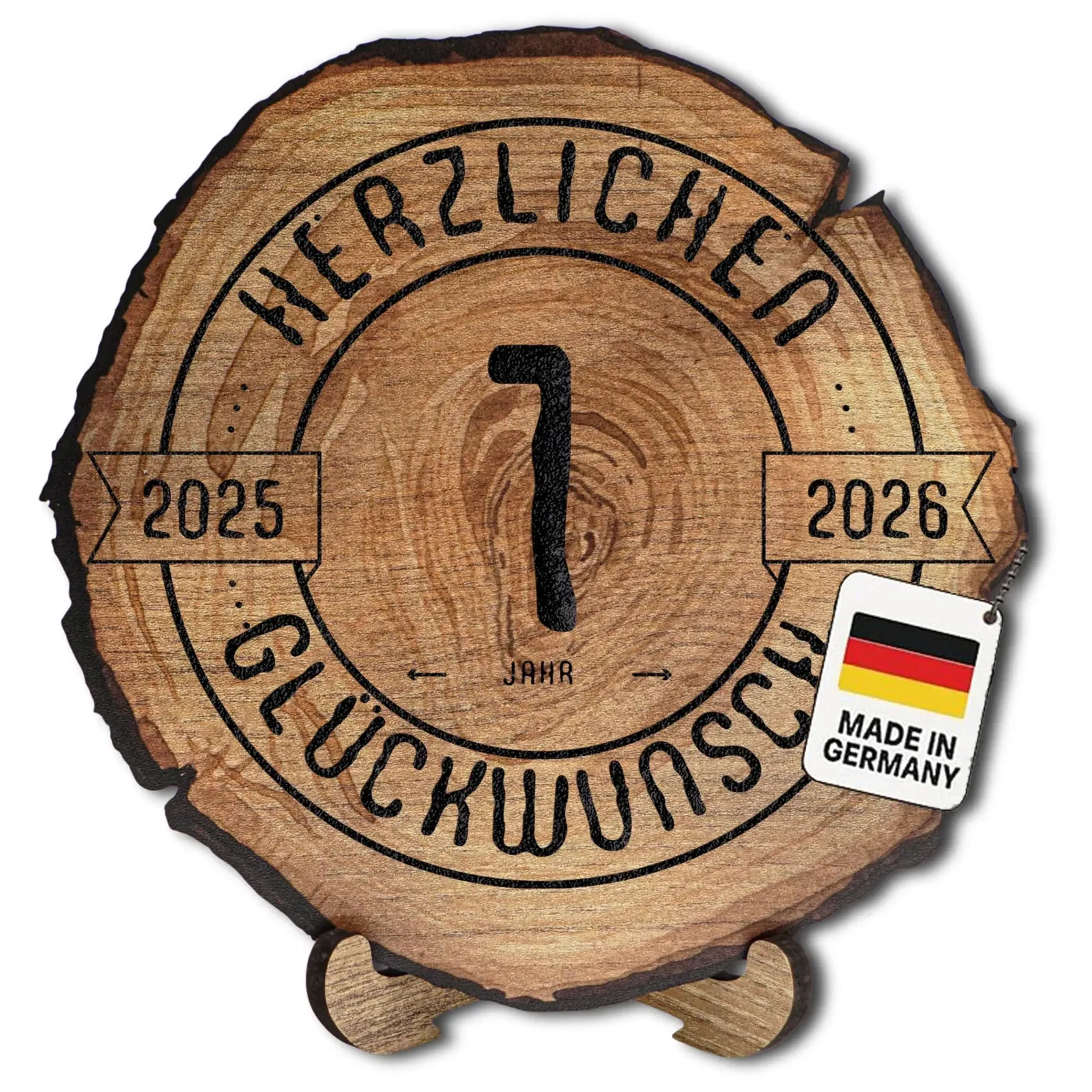 Braune Baumscheibe auf einem Ständer, im Beispiel mit einer Eins, Glückwunschschrift und seitlichen Jahreszahlen.