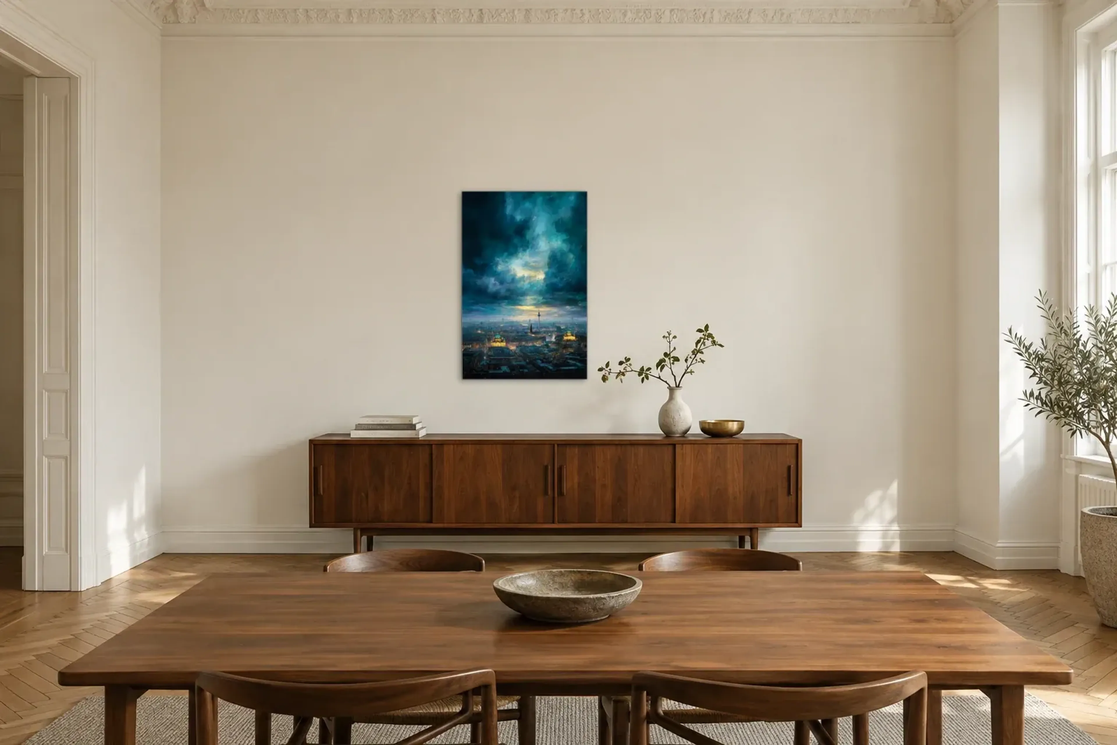 Wolkenlicht über Berlin als Wandbild über einem 200-cm-Sideboard