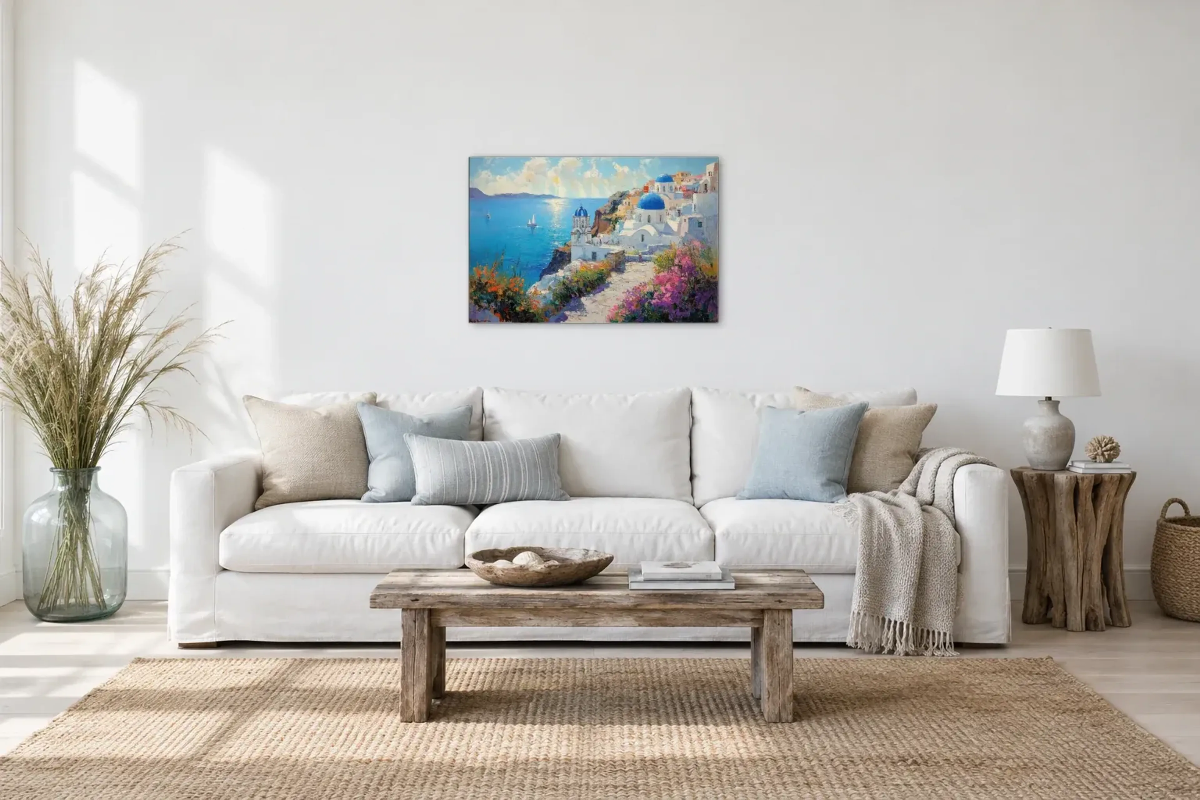 Santorini im Abendlicht als Wandbild über einem 220-cm-Sofa