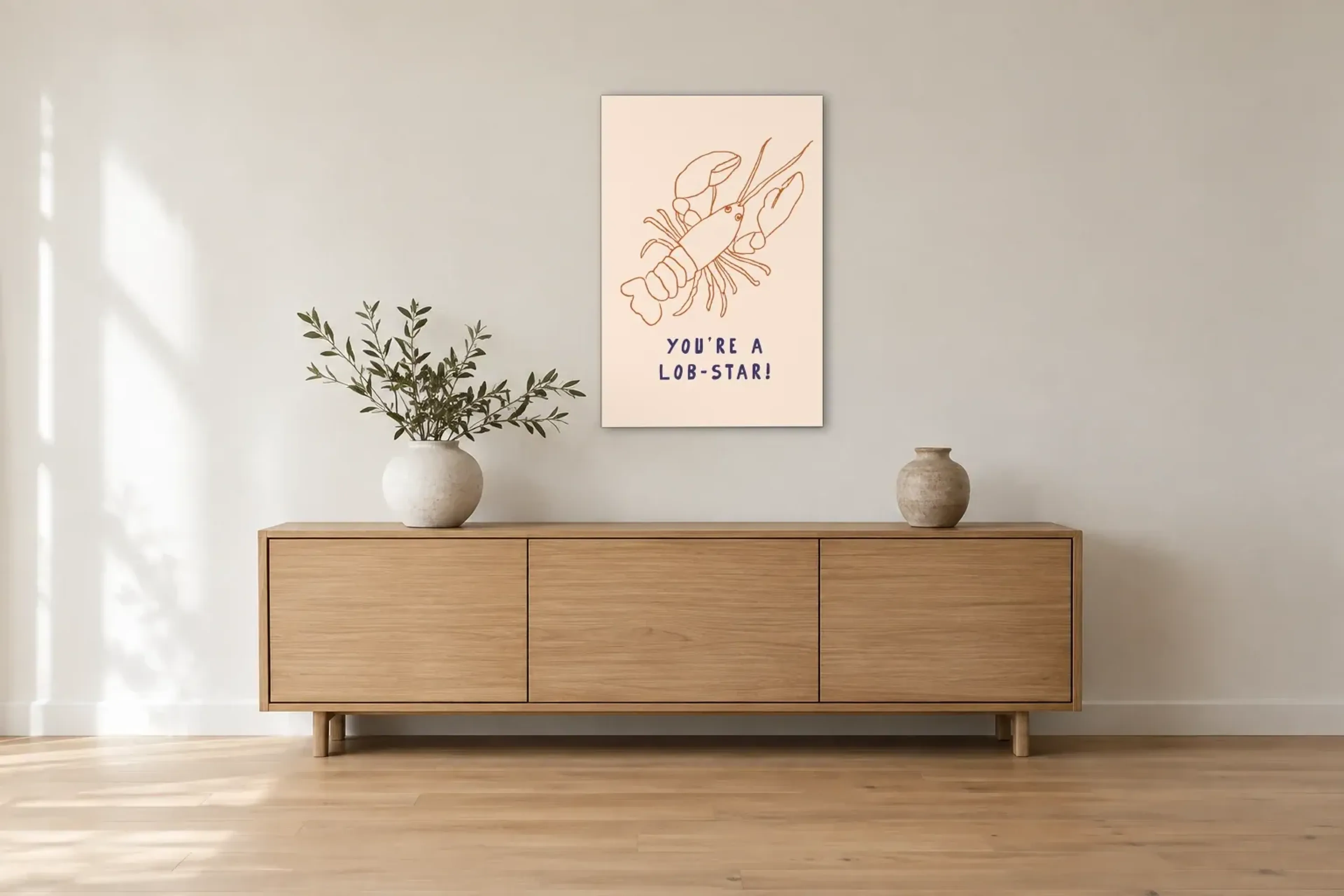 Hummer mit Wortspiel als Wandbild über einem 180-cm-Sideboard