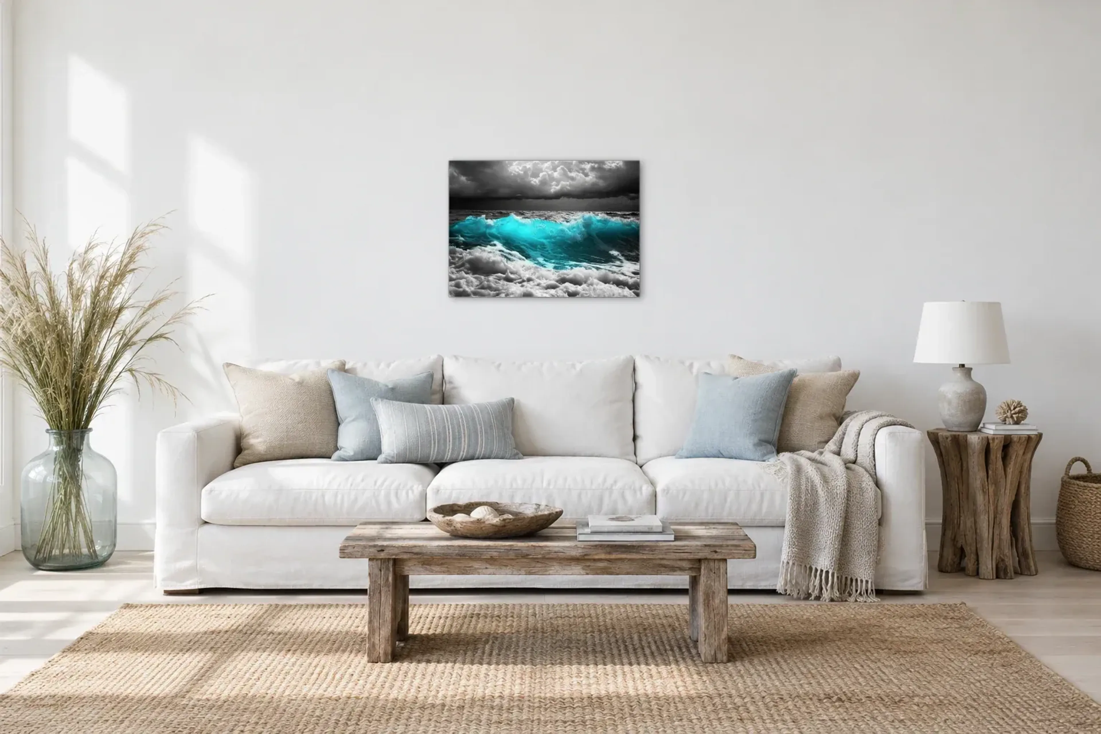 Türkise Welle als Wandbild über einem 220-cm-Sofa